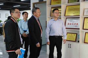 热烈欢迎市政府秘书长林兢一行莅临足球比分集团官网足球比分集团官网足球比分集团官网足球比分集团官网首页-足球比分(中国)-足球比分(中国)
集团广西公司考察指导